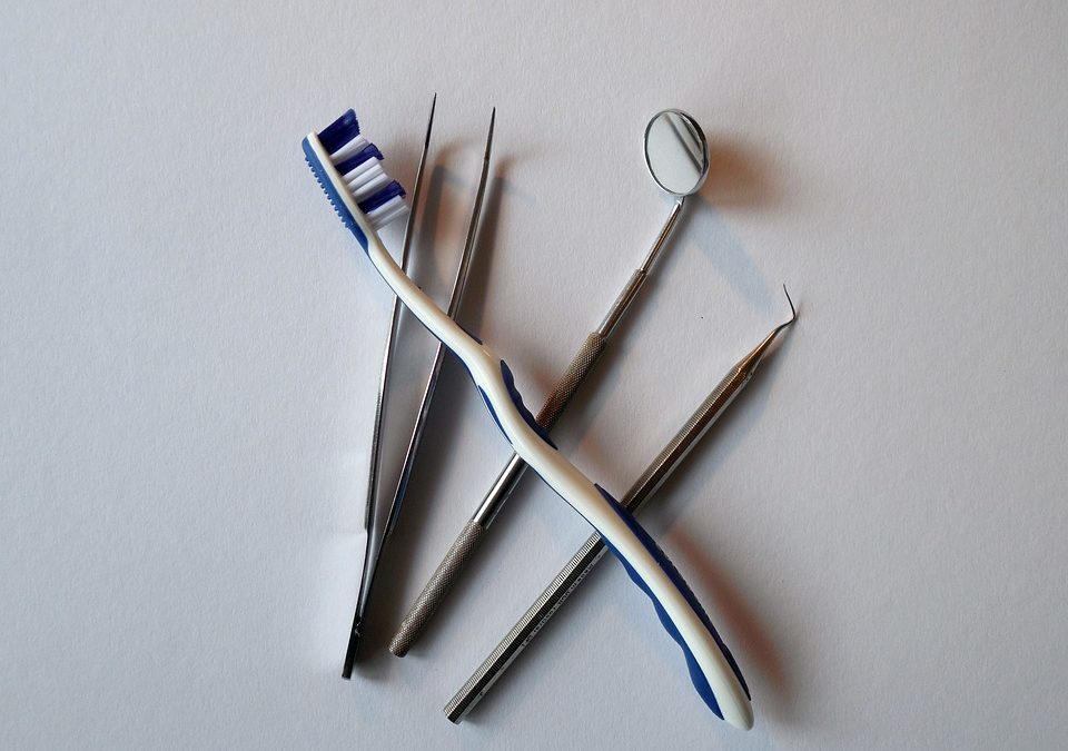 Day To Day Habits to Adopt to Keep Your Teeth Looking Healthy
