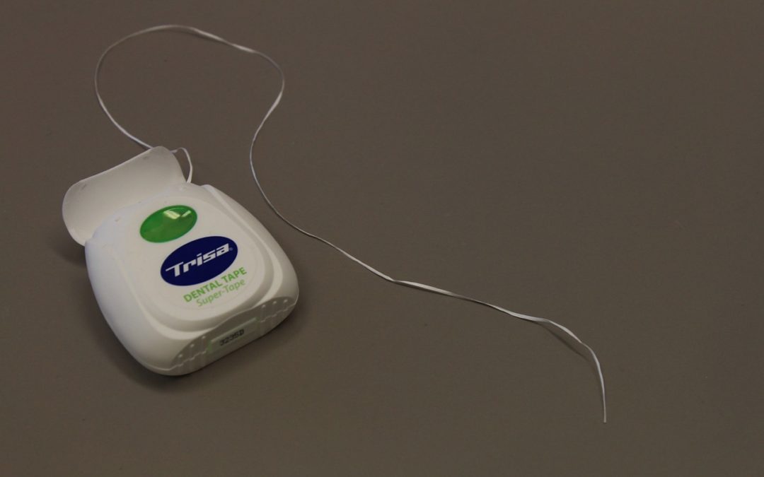 Does Flossing or Brushing Come First?