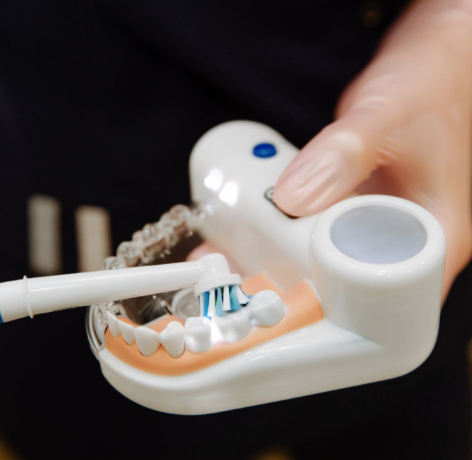 What Comes First, Flossing or Brushing?
